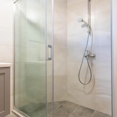 فيلة Geranium Holliday Obrochishte