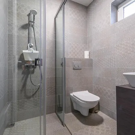 فيلة Geranium Holliday