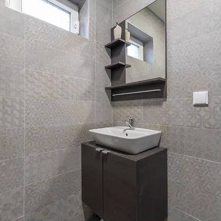 فيلة Geranium Holliday Obrochishte